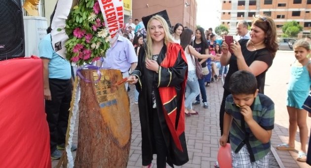 Burhaniye Ayşe Akpınar’da Mezuniyet Coşkusu