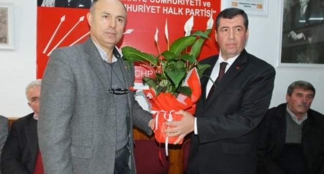 Burhaniye Chp’de Çiçekli Devir Teslim