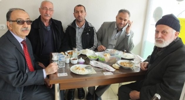 Burhaniye’de 36 Yıllık Müdürden Veda Yemeği