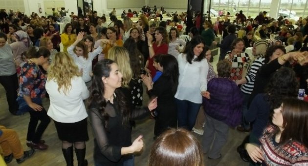 Burhaniye’de 8 Mart Dünya Kadınlar Günü Coşkusu