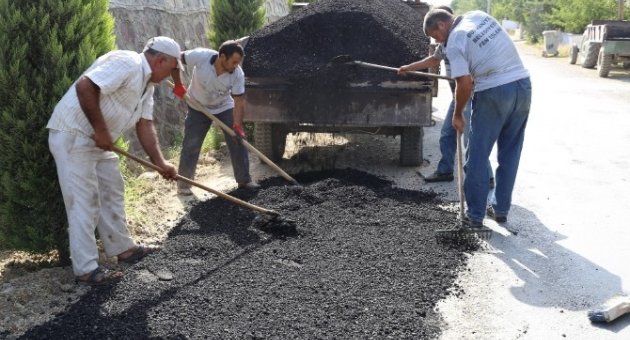 Burhaniye’de Asfalt Yama Seferberliği