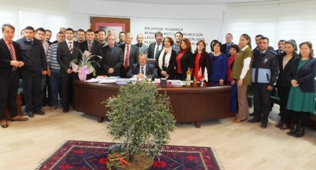 Burhaniye’de Başkan Uysal Personelin Yeni Yılını Kutladı