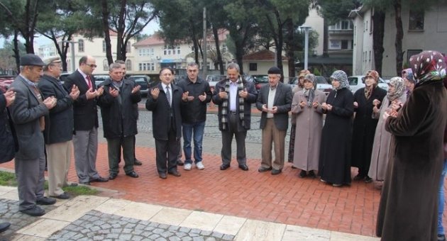 Burhaniye’de Başkan Uysal Umrecileri Uğurladı
