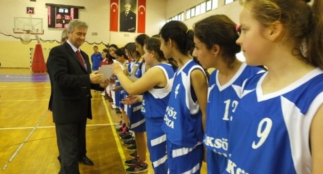Burhaniye’de Basketbol Yıldızlar Grup Final Müsabakaları Düzenlendi
