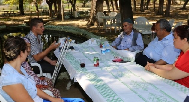 Burhaniye’de Belediye Yaşlıların Yanında