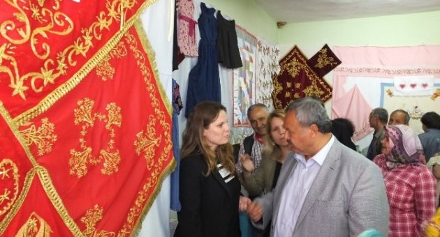 Burhaniye’de Börezlili Kadınlara Altın Bilezik