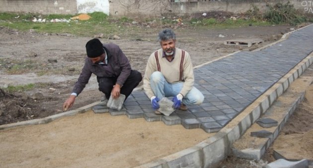 Burhaniye’de Caddelere Parke Taşı Güzelliği