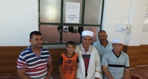 Burhaniye’de Camide Çoraplar Ücretsiz