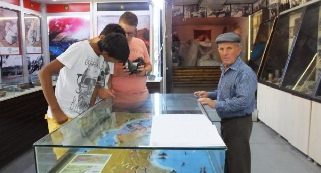 Burhaniye’de Çanakkale Gezici Tır Müzesine İlgi