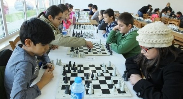 Burhaniye’de Çocuklar Satrancı Sevdi