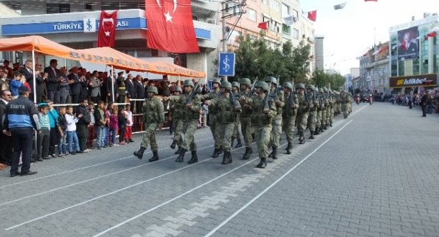 Burhaniye’de Cumhuriyet Bayramı Coşkusu