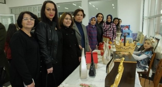 Burhaniye’de Dekoratif El Sanatları Sergisi