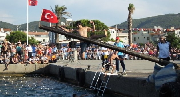 Burhaniye’de Denizcilik Bayramı Coşkusu