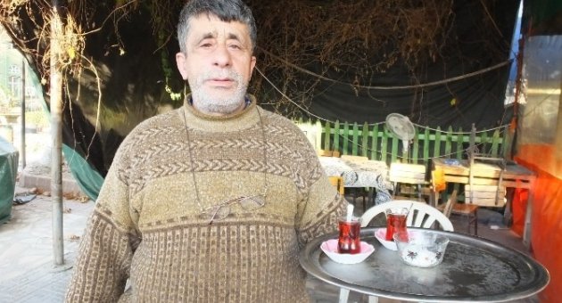 Burhaniye’de Emekli Berber Başarılı Çaycı Oldu