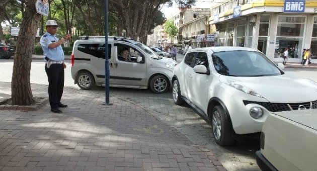 Burhaniye’de Engelli Geçişlerine Park Edenlere Ceza