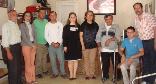 Burhaniye’de Engellilere Müdür Ziyareti