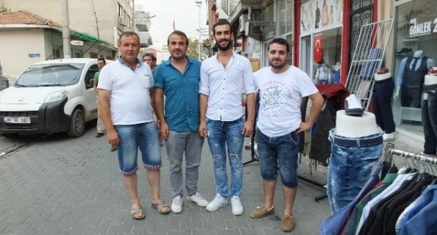 Burhaniye’de Esnaflar Yunak Caddesinde Tek Yön İstedi