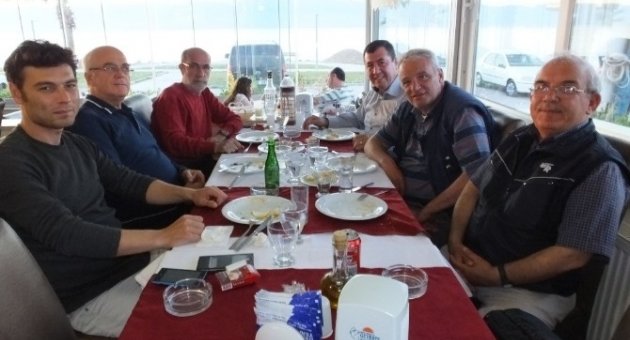 Burhaniye’de Gazeteciler Yemekte Bir Araya Geldi