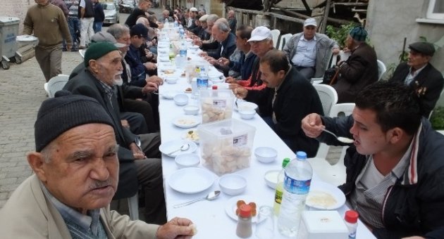 Burhaniye’de Hazır Yemekçiler Düğüncülerin İşini Kolaylaştırdı