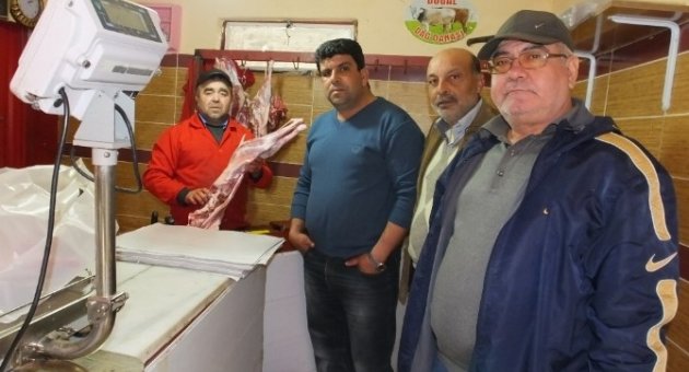 Burhaniye’de Kasap Kardeşlerin Rekabeti Sebebiyle Etin Fiyatı 15 Liraya Düştü