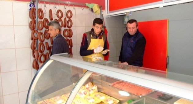 Burhaniye’de Kasaplar Denetlendi