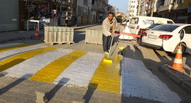 Burhaniye’de Kasislere Boya