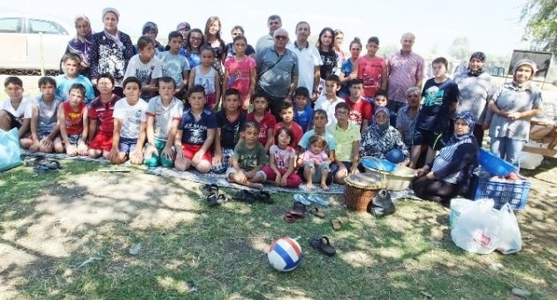 Burhaniye’de Kuran Kursu Öğrencileri Piknikte Bir Araya Geldi