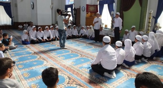 Burhaniye’de Kuran Okuyan Çocuklar Ödüllendirildi