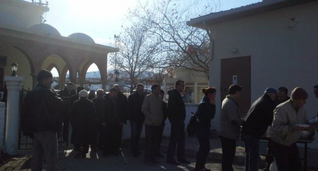 Burhaniye’de Liseli Yiğit İçin Pilav Hayrı