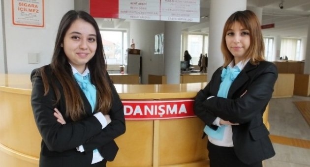 Burhaniye’de Merve Ve Yelda Beyaz Masanın Yeni Görevlileri Oldu