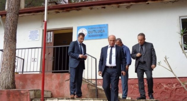 Burhaniye’de Milli Eğitim Müdürü Bahadır’ın İlk Köy Okulu Ziyareti