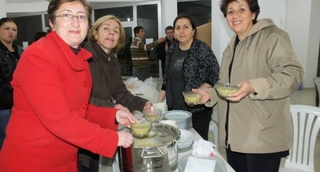 Burhaniye’de Milli Satranççılara Yemek