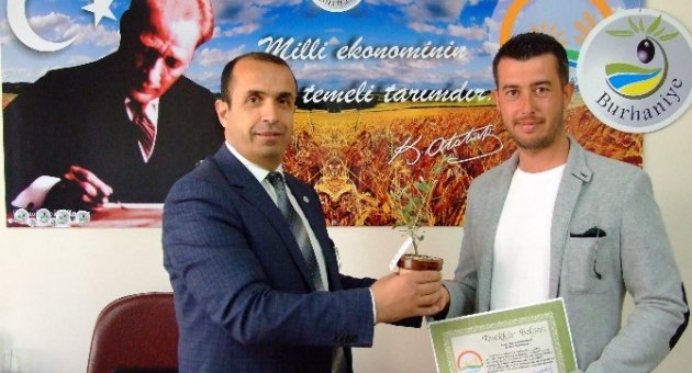 Burhaniye’de Ödüllü Zeytinciye Müdür Teşekkürü