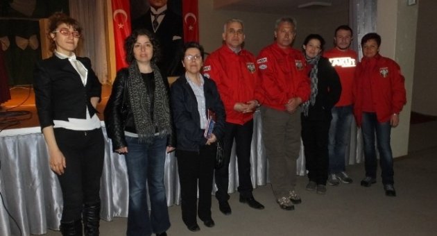 Burhaniye’de Öğrenciler Deprem Konferansına Katıldı