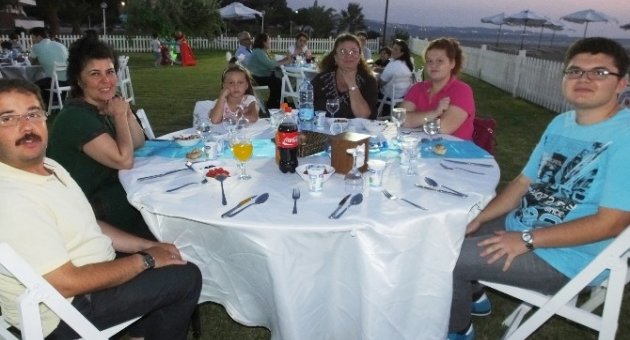 Burhaniye’de Öğretmenler Eğitim Bir Sen İftarında Bir Araya Geldi