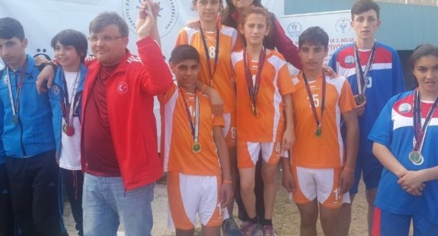 Burhaniye’de Özel Sporculardan Büyük Başarı