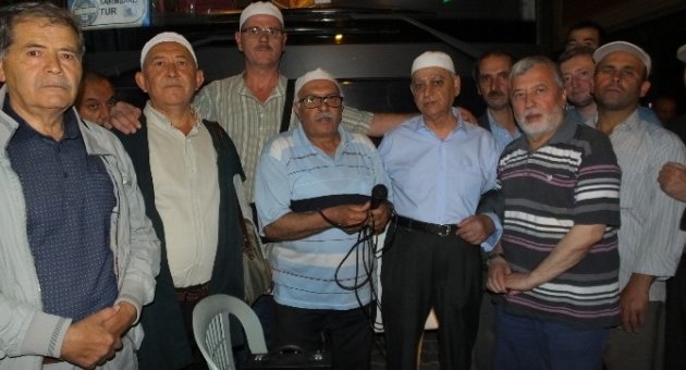 Burhaniye’de Ramazan Umrecilerine Coşkulu Uğurlama