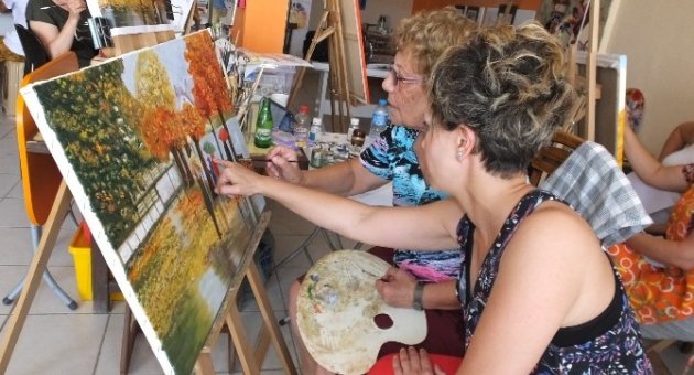 Burhaniye’de Sanat Atölyesi Kadınları Ressam Yaptı