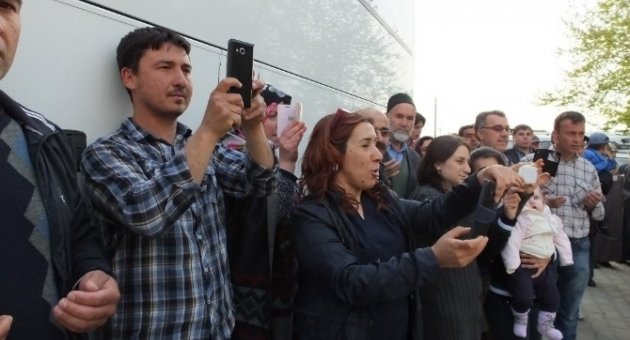Burhaniye’de Umrecilere Coşkulu Karşılama