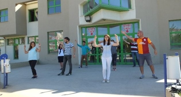 Burhaniye’de Üniversiteliler Halk Dansları Topluluğu Kuruldu