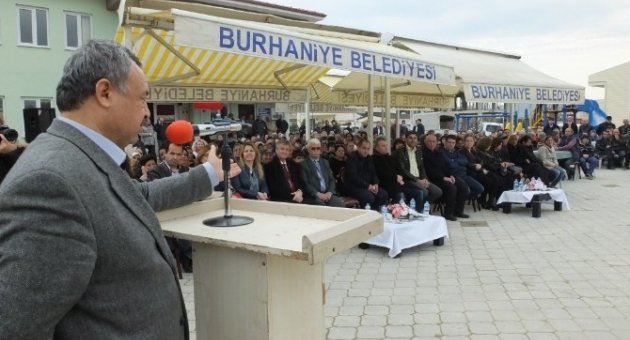 Burhaniye’de Yeni Pazaryeri Törenle Hizmete Girdi