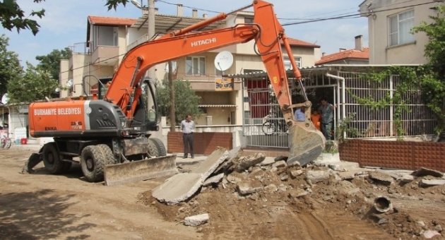 Burhaniye’de Yol Yapım Seferberliği