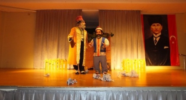 Burhaniyeli Çocuklar Tiyatro İle Tanıştı