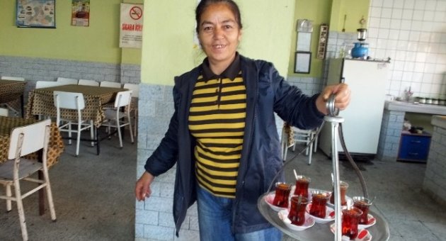 Burhaniyeli Hayriye Hanım Köy Kahvecisi Oldu
