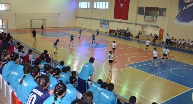 Burhaniyeli Kızlar Çeyrek Finale Çıktı