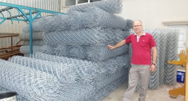 Burhaniyeli Makine Teknisyeni Ürettiği Tel Örme Makinelerini Dünyaya İhraç Ediyor