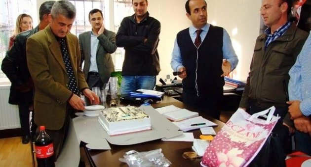 Burhaniyeli Müdüre Çalışanlar Sürpriz Yaptı