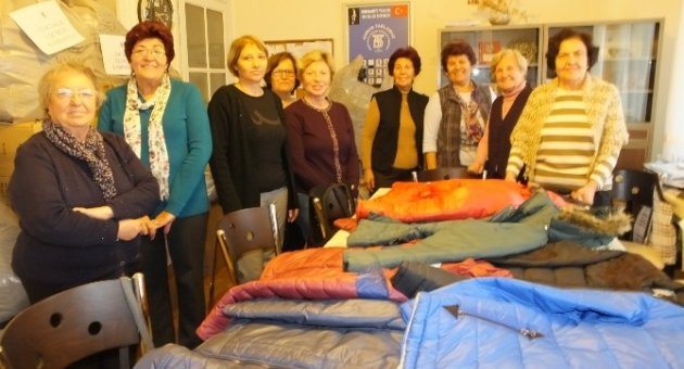 Burhaniyeli Yardım Sevenlerden Çocuklar Üşümesin Kampanyası