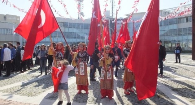 Burhaniyeliler Atatürk’ün İlçeye Gelişinin 81.yılını Kutladı