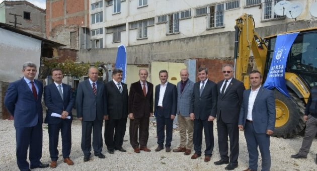 Bursa Büyükşehir Belediyesi Tarafından Yapılan Şehir Meydanı İçin Kamulaştırılan Binalar Yıkılıyor